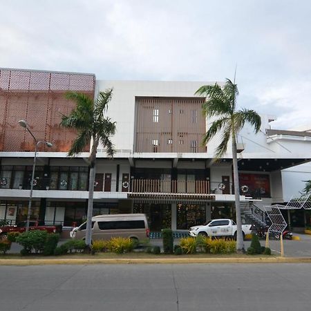 Viven Hotel Laoag Ngoại thất bức ảnh