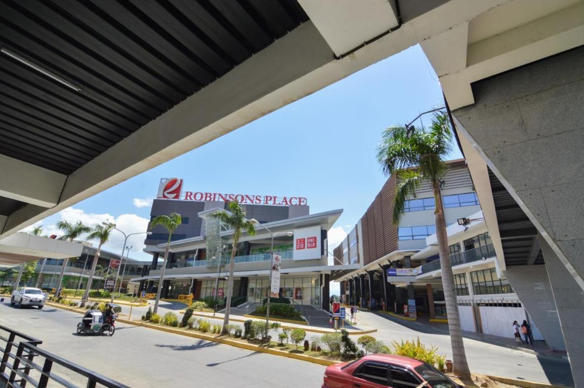 Viven Hotel Laoag Ngoại thất bức ảnh