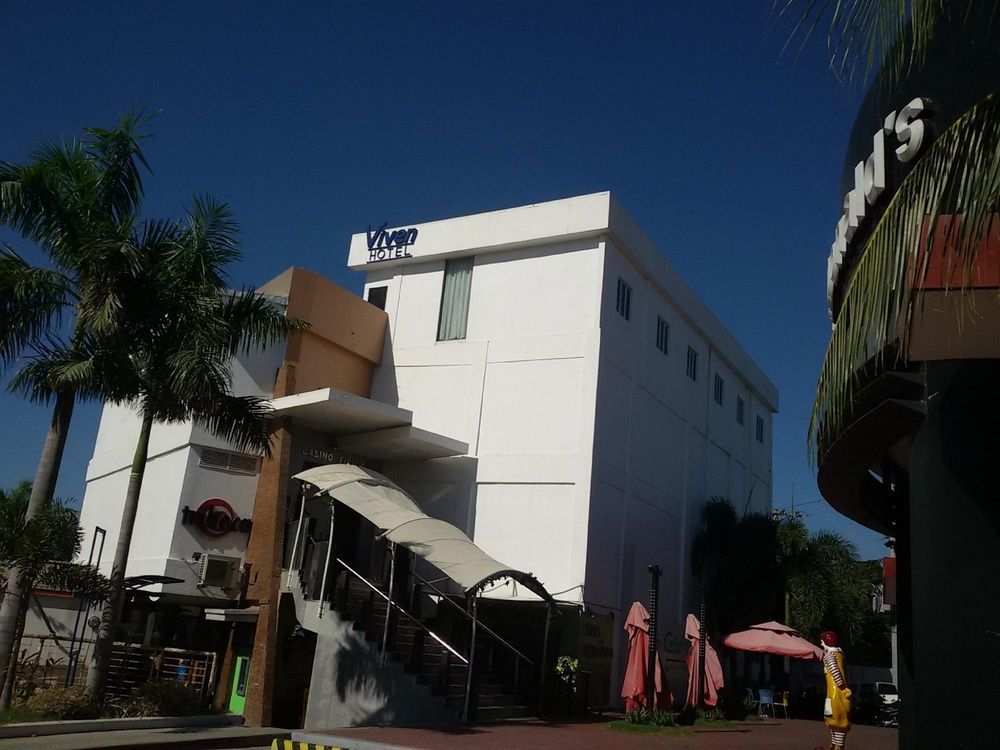 Viven Hotel Laoag Ngoại thất bức ảnh