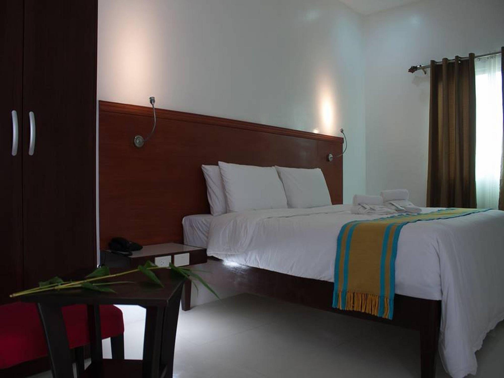 Viven Hotel Laoag Ngoại thất bức ảnh