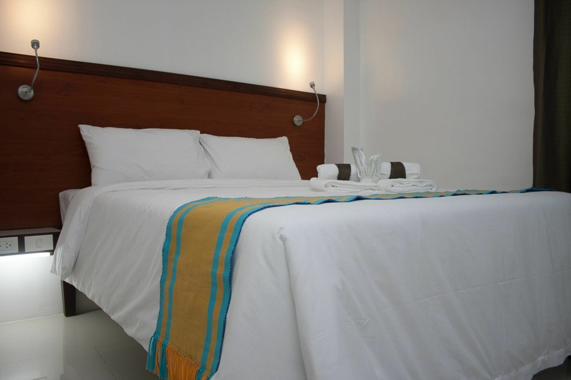 Viven Hotel Laoag Ngoại thất bức ảnh