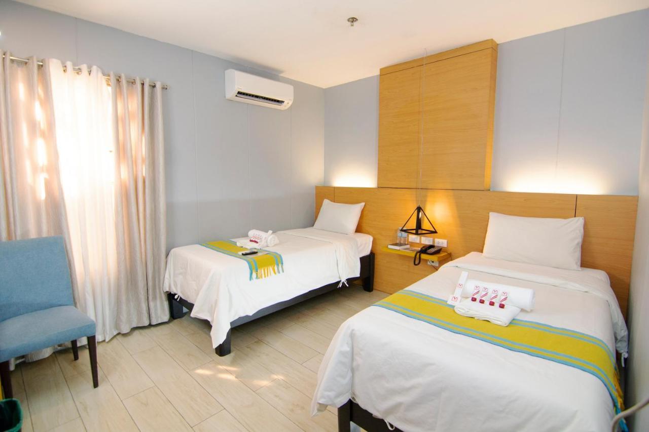 Viven Hotel Laoag Ngoại thất bức ảnh