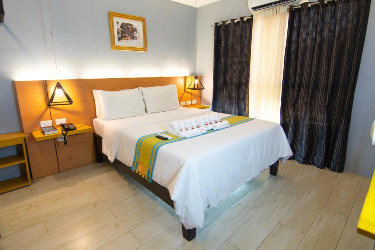 Viven Hotel Laoag Ngoại thất bức ảnh